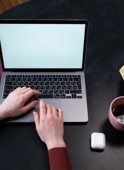 Menjelajah Jejak Publikasi Digital Lewat Perjalanan Panjang Platform Pengelola Konten Favorit Dunia